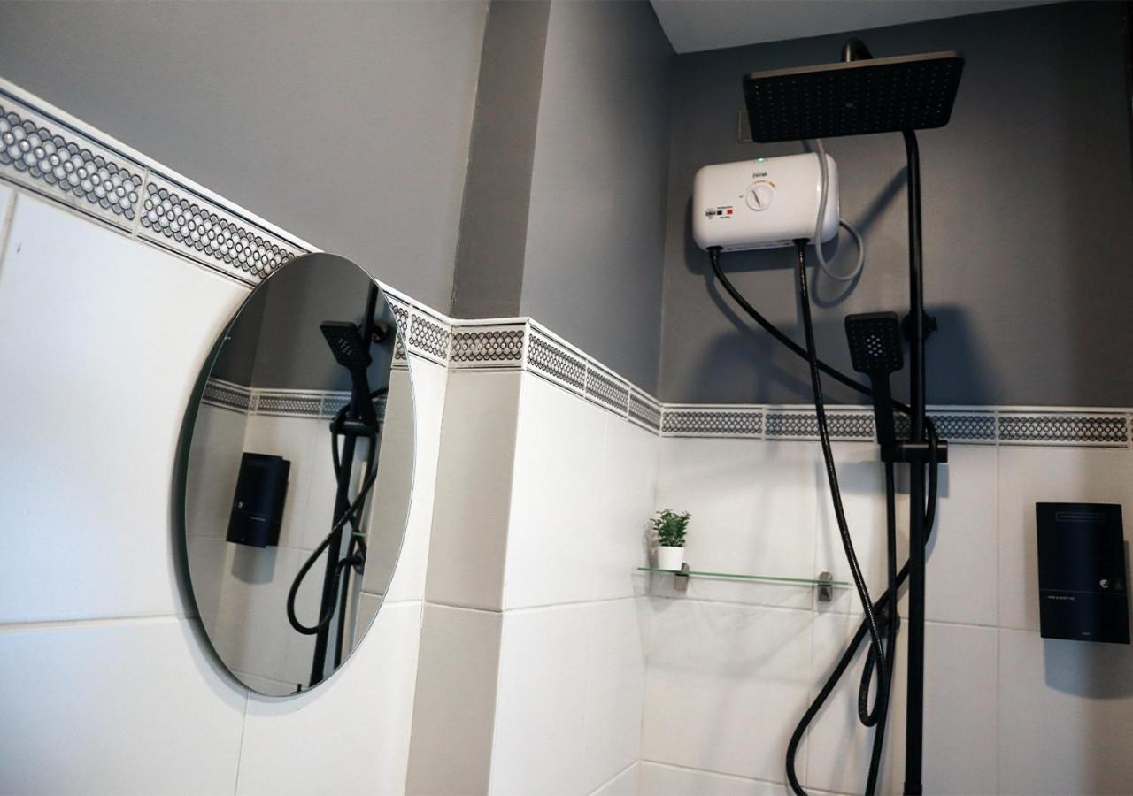 Mystay Hotel Bgc West Макати Экстерьер фото
