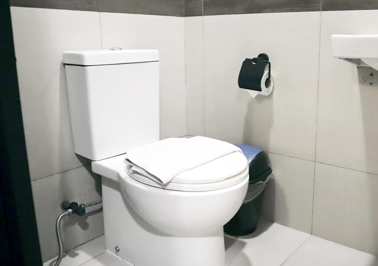 Mystay Hotel Bgc West Макати Экстерьер фото